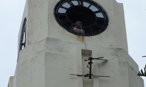 Vader Tyd se stilte word verbreek